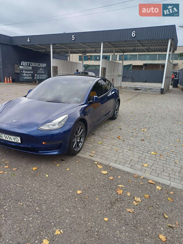 Седан Tesla Model 3 2022 в Первомайську