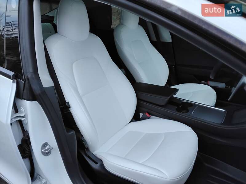 Седан Tesla Model 3 2022 в Виннице