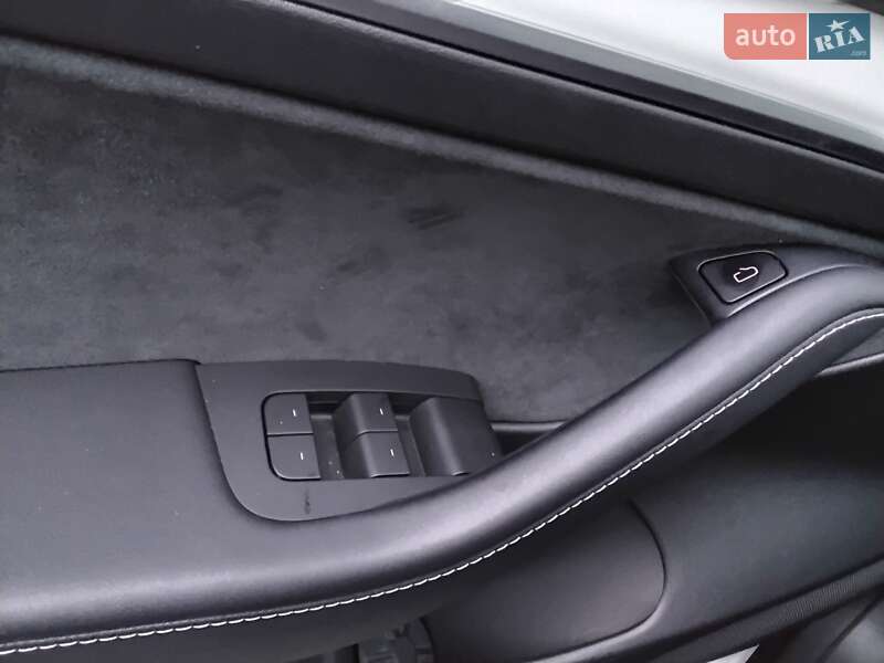 Седан Tesla Model 3 2022 в Виннице