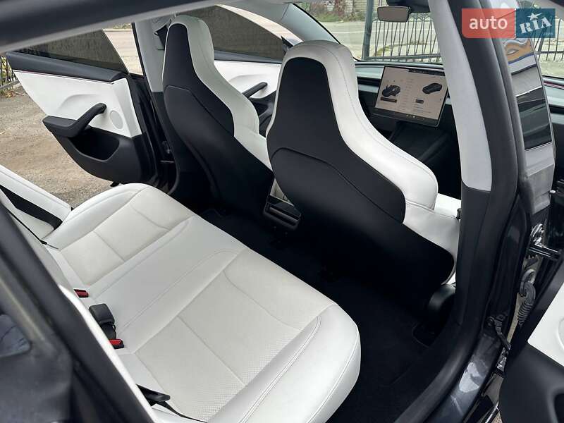 Седан Tesla Model 3 2024 в Києві