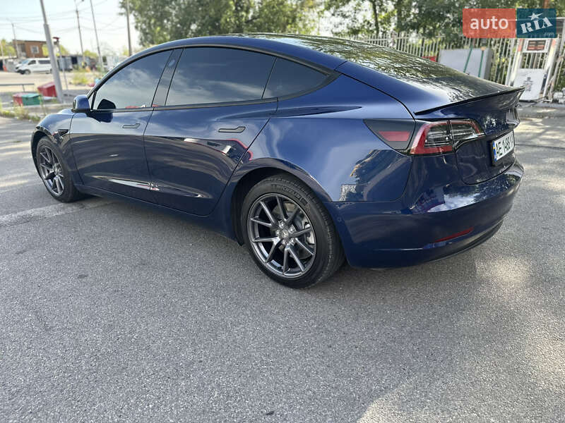 Седан Tesla Model 3 2022 в Днепре