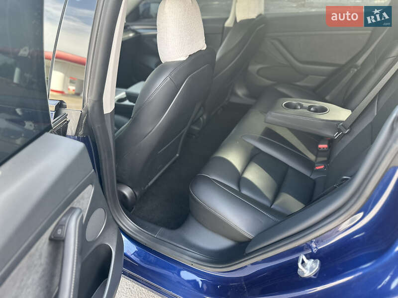 Седан Tesla Model 3 2022 в Днепре