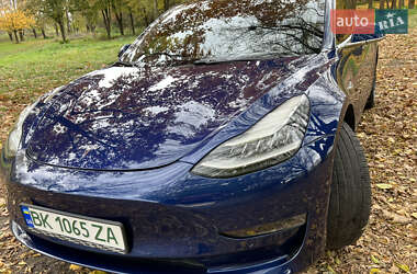 Седан Tesla Model 3 2020 в Дубно