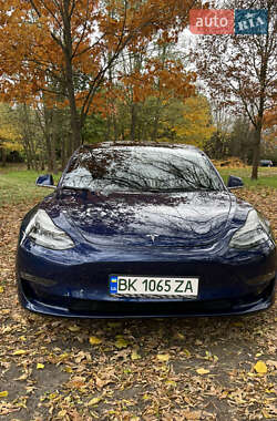 Седан Tesla Model 3 2020 в Дубно
