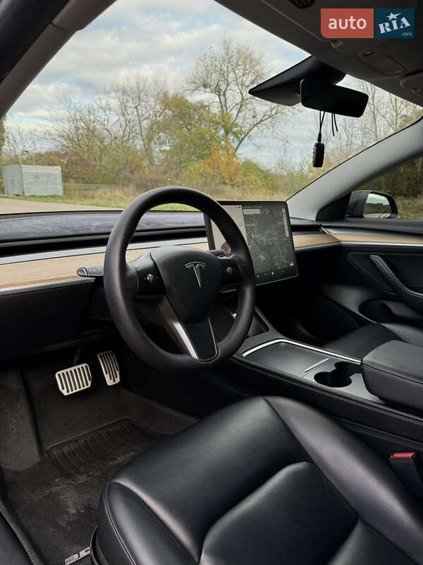 Седан Tesla Model 3 2021 в Виннице