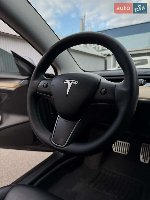 Седан Tesla Model 3 2021 в Виннице