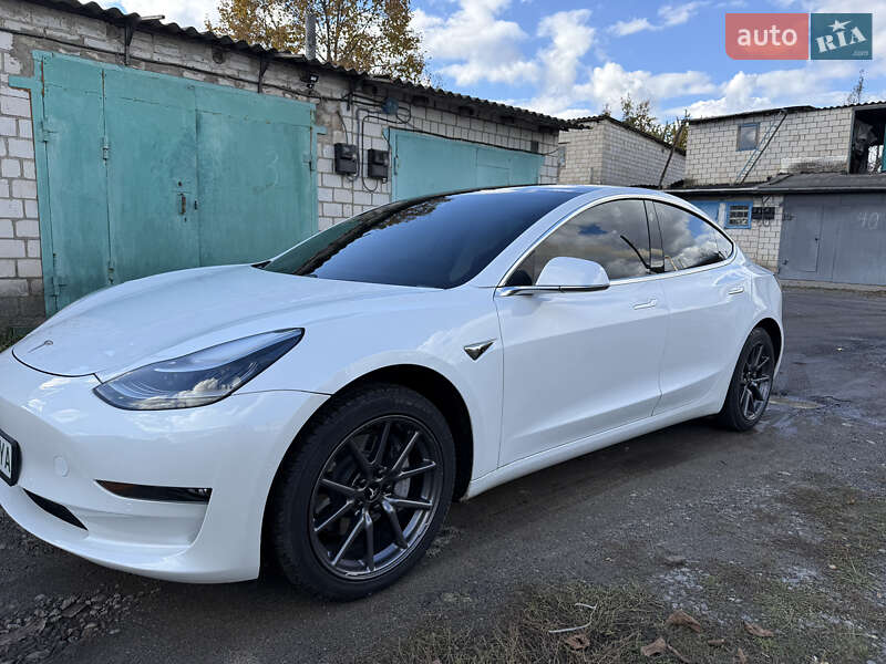 Седан Tesla Model 3 2019 в Ладыжине фото 3 Седан Tesla Model 3 2019 в Ладыжине