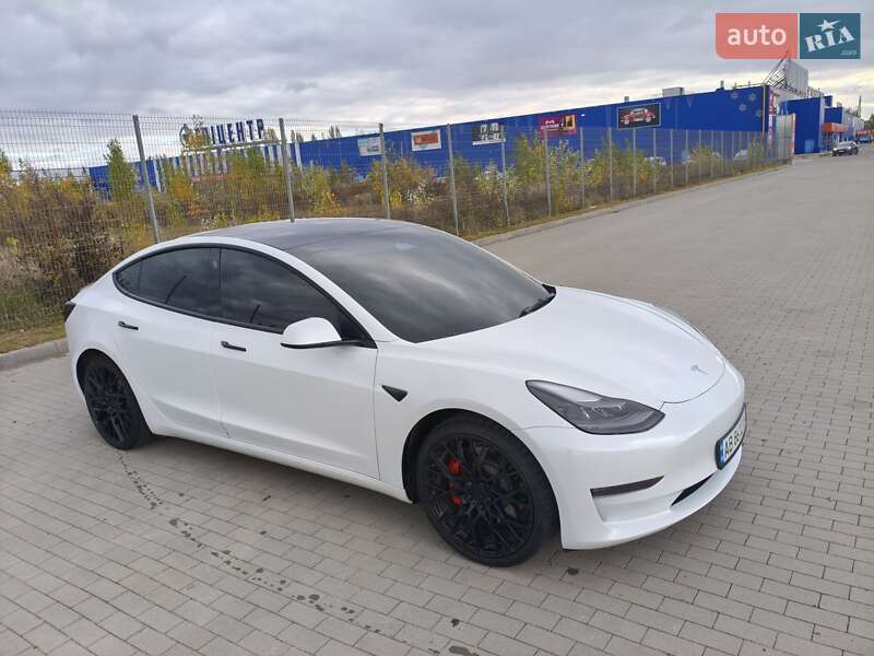 Седан Tesla Model 3 2023 в Виннице