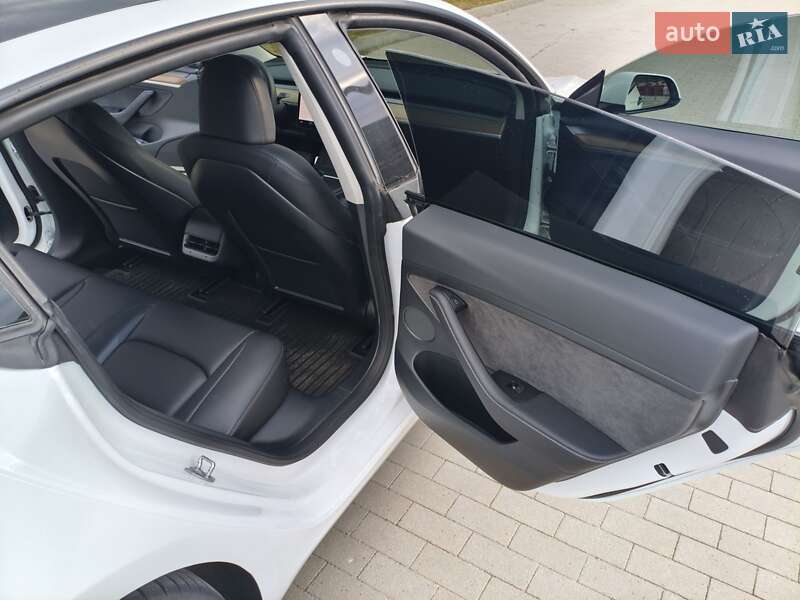 Седан Tesla Model 3 2023 в Виннице