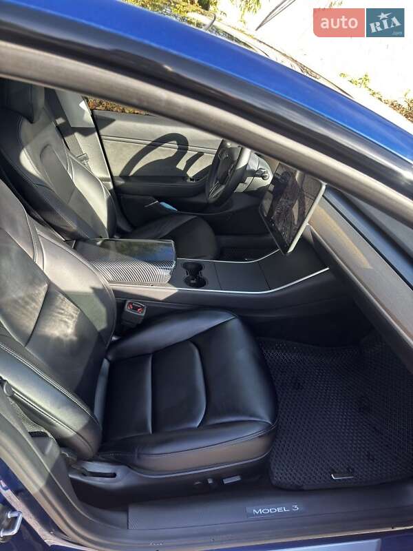 Седан Tesla Model 3 2020 в Каменском