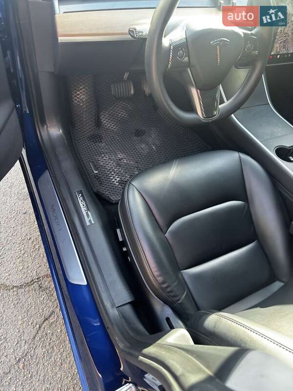 Седан Tesla Model 3 2020 в Каменском