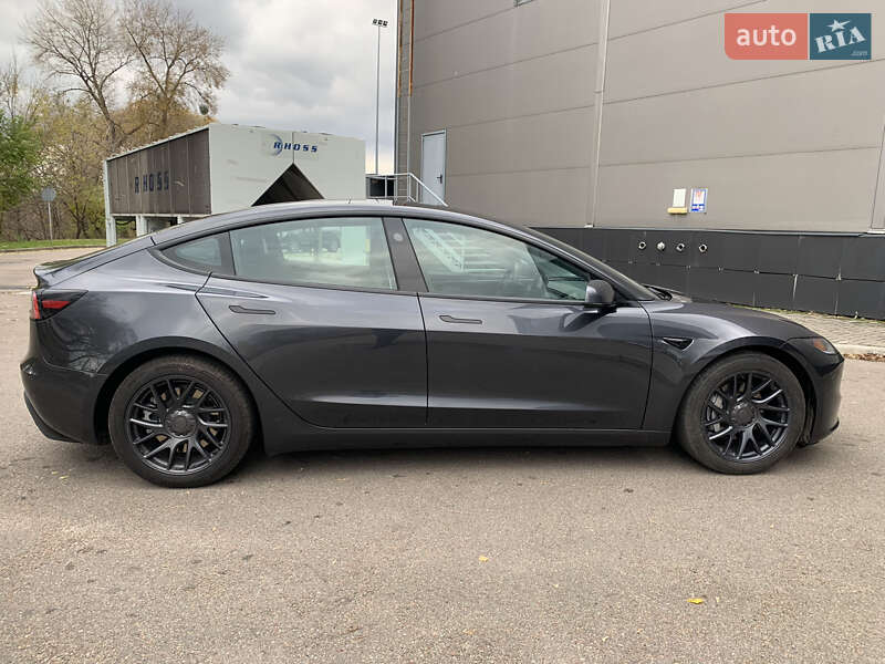 Седан Tesla Model 3 2024 в Киеве