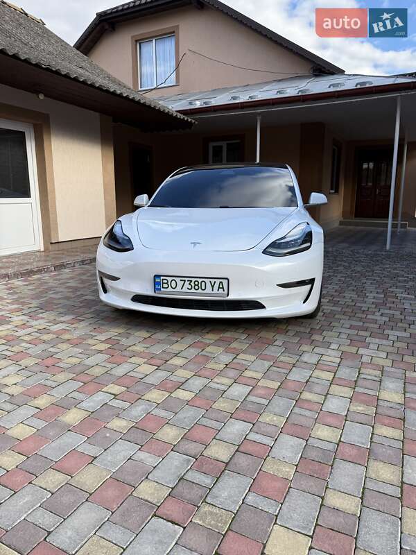 Седан Tesla Model 3 2019 в Тернополе