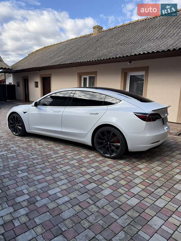 Седан Tesla Model 3 2019 в Тернополе