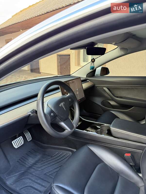 Седан Tesla Model 3 2019 в Тернополе