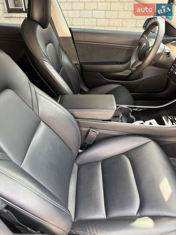 Седан Tesla Model 3 2019 в Тернополе