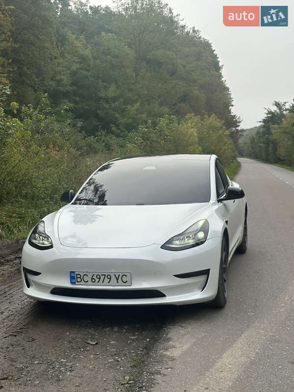 Седан Tesla Model 3 2021 в Львові