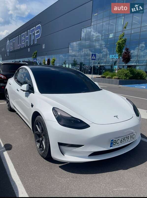 Седан Tesla Model 3 2021 в Львові