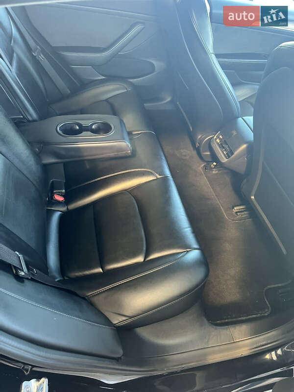 Седан Tesla Model 3 2022 в Ужгороді