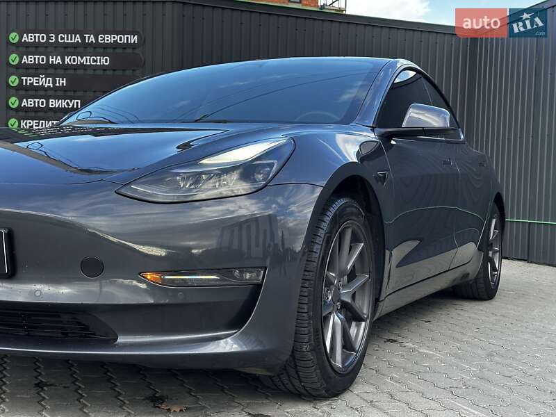 Седан Tesla Model 3 2022 в Львові