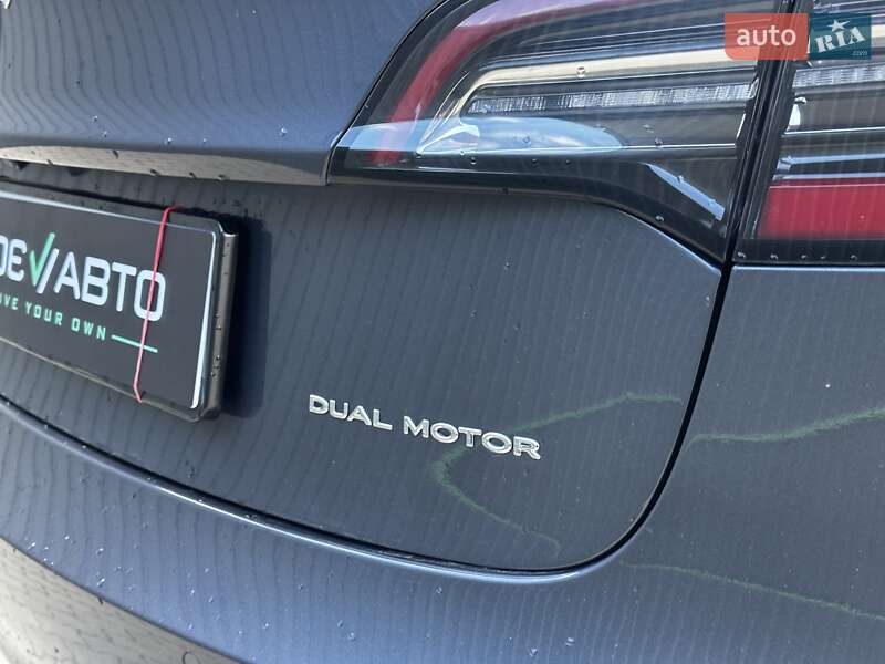 Седан Tesla Model 3 2022 в Львові