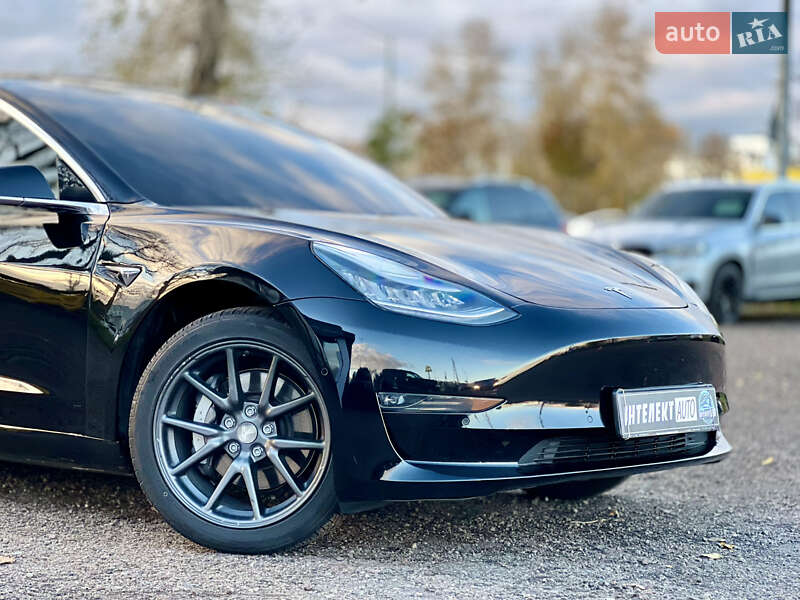 Седан Tesla Model 3 2019 в Києві