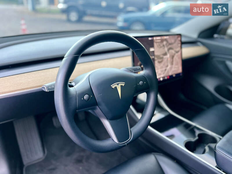 Седан Tesla Model 3 2019 в Києві