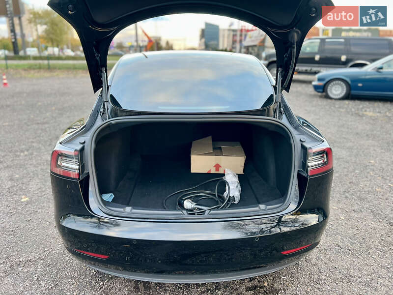 Седан Tesla Model 3 2019 в Києві