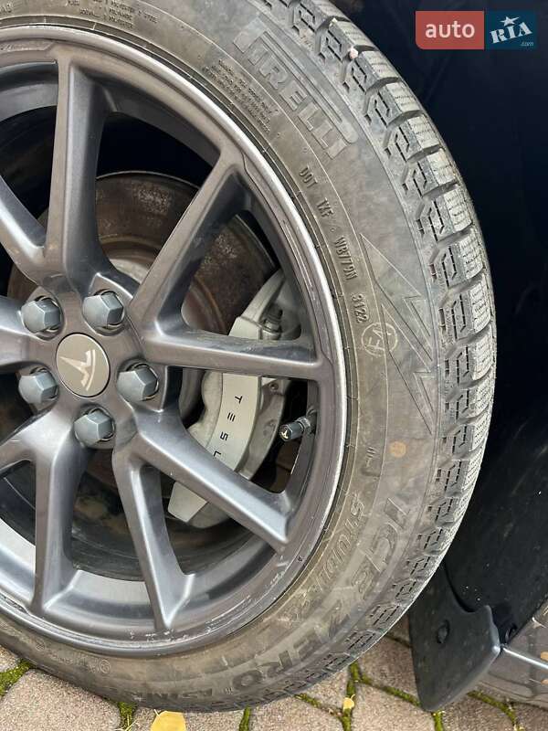 Седан Tesla Model 3 2023 в Виннице