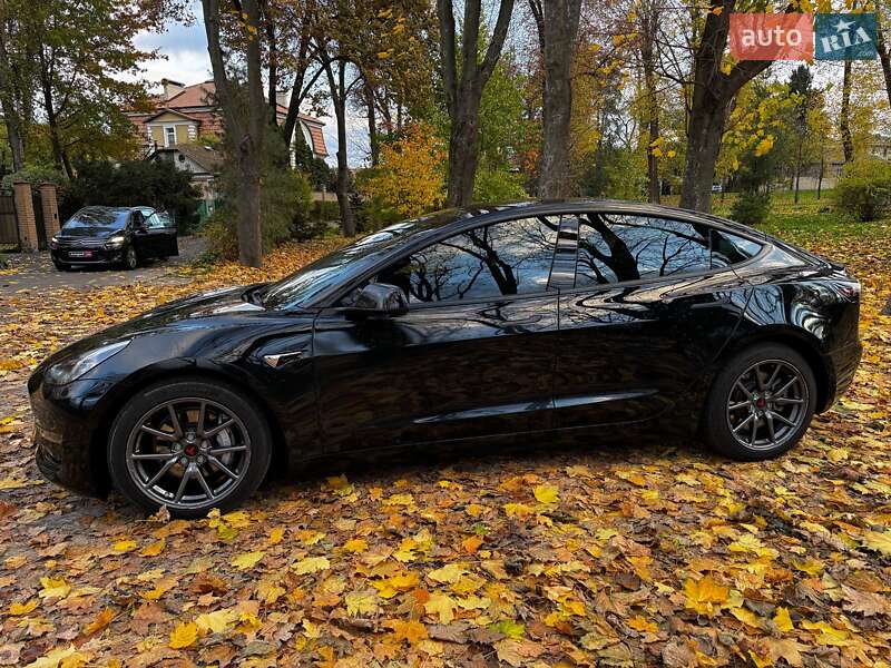 Седан Tesla Model 3 2019 в Киеве