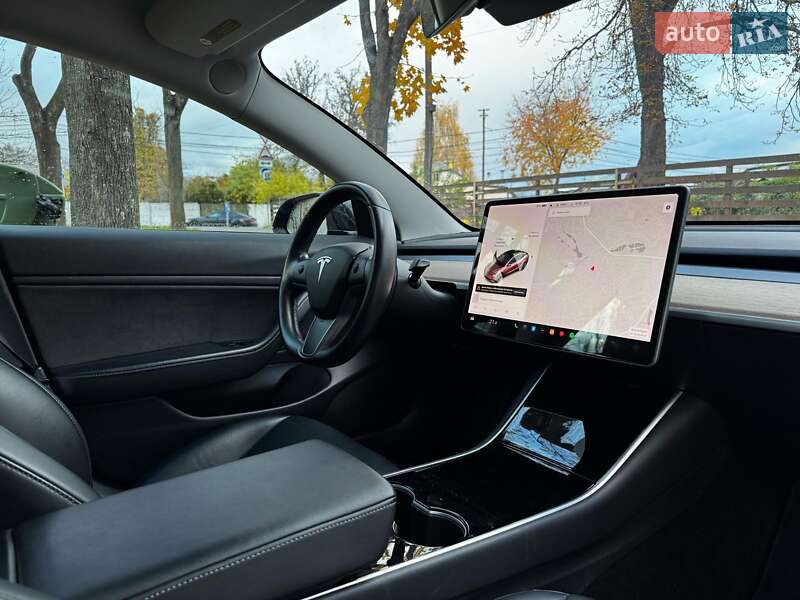 Седан Tesla Model 3 2019 в Киеве