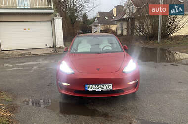 Седан Tesla Model 3 2018 в Києві