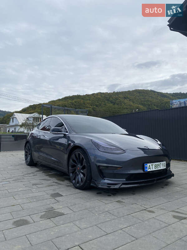 Седан Tesla Model 3 2018 в Ивано-Франковске