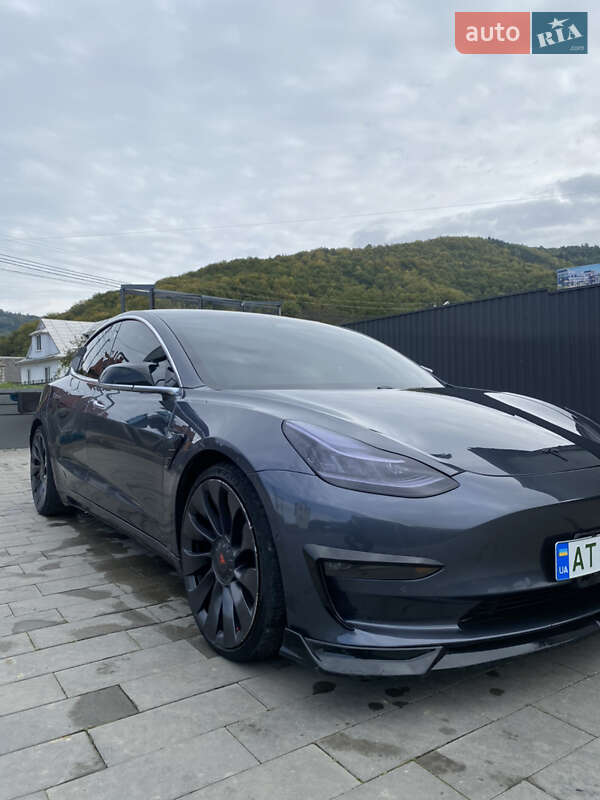Седан Tesla Model 3 2018 в Ивано-Франковске