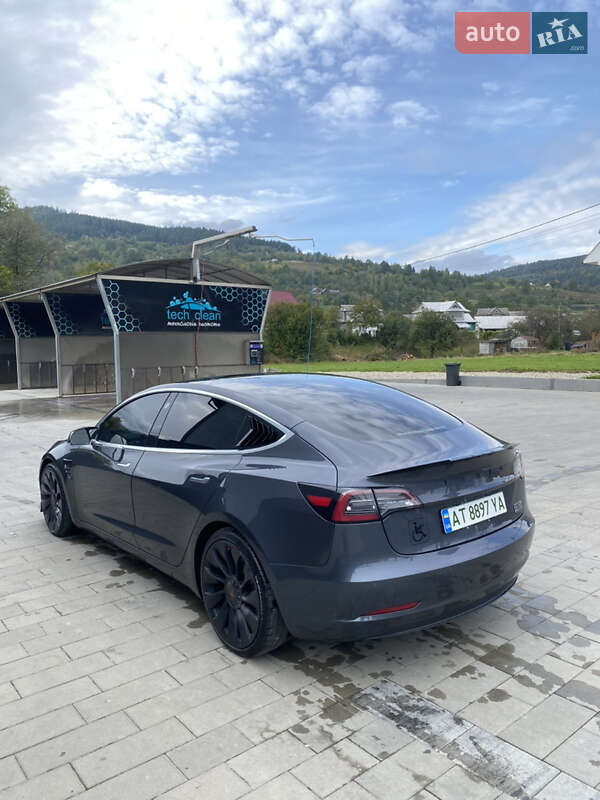 Седан Tesla Model 3 2018 в Ивано-Франковске