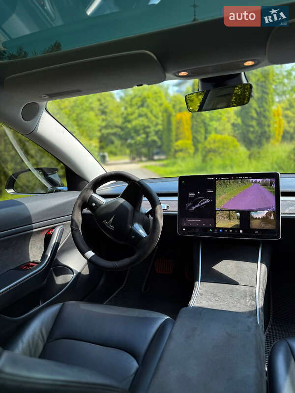 Седан Tesla Model 3 2018 в Ивано-Франковске