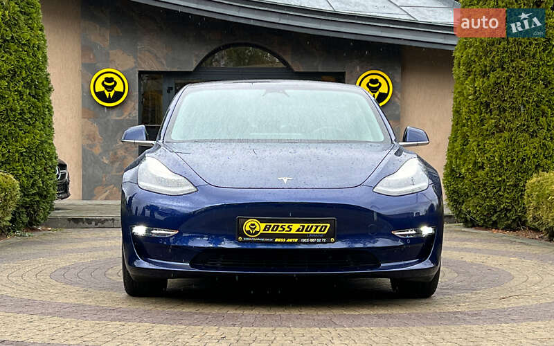 Седан Tesla Model 3 2019 в Львові