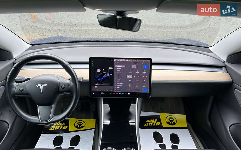 Седан Tesla Model 3 2019 в Львові