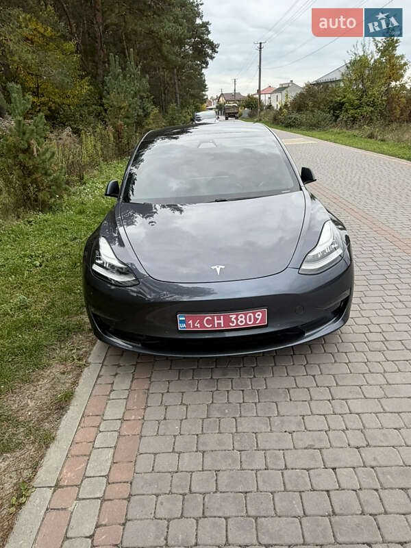Седан Tesla Model 3 2021 в Львове