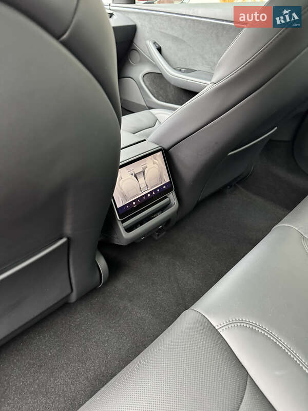 Седан Tesla Model 3 2024 в Ивано-Франковске