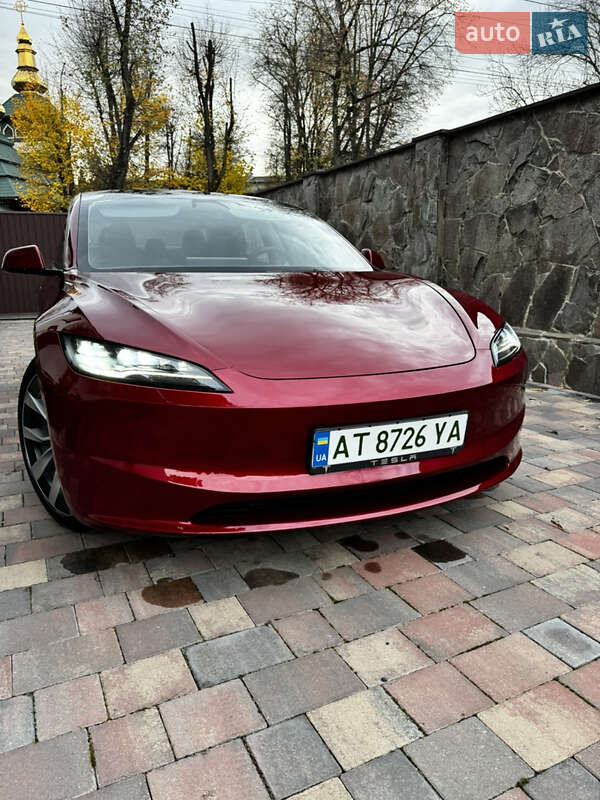 Седан Tesla Model 3 2024 в Ивано-Франковске