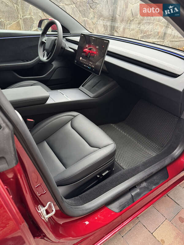 Седан Tesla Model 3 2024 в Ивано-Франковске