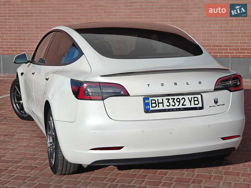 Седан Tesla Model 3 2021 в Одессе