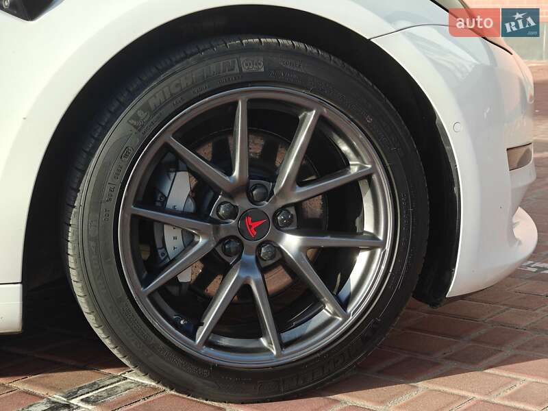 Седан Tesla Model 3 2021 в Одессе