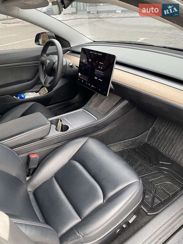 Седан Tesla Model 3 2020 в Кривому Розі