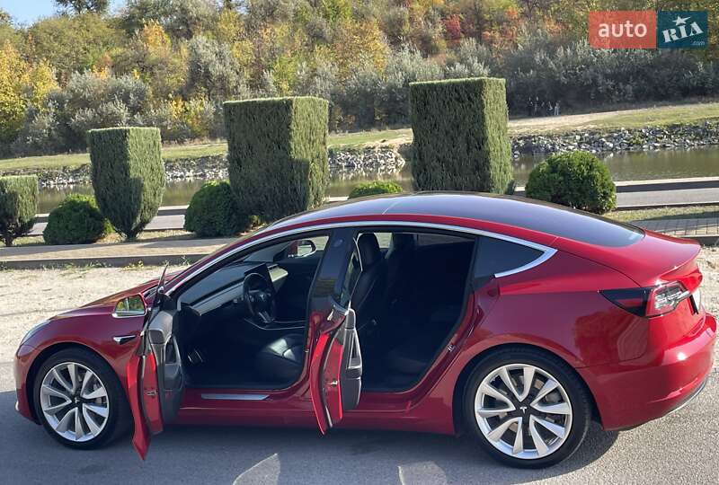 Седан Tesla Model 3 2018 в Днепре