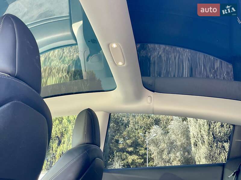 Седан Tesla Model 3 2018 в Днепре