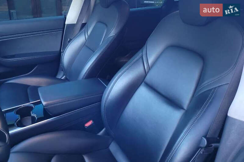 Седан Tesla Model 3 2019 в Києві
