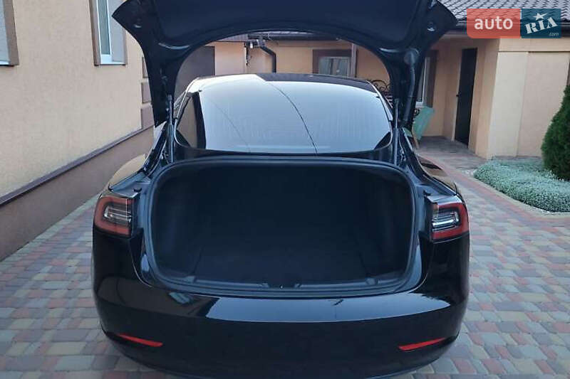 Седан Tesla Model 3 2019 в Києві