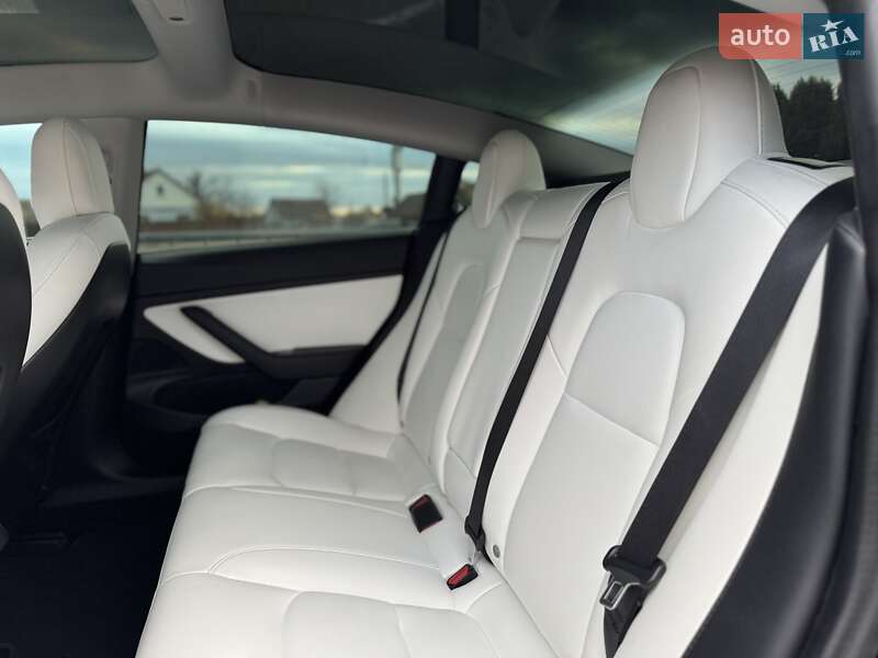 Седан Tesla Model 3 2020 в Киеве